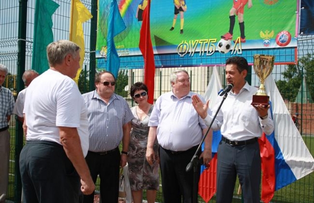 В Семикаракорском районе открыли две новые спортивные площадки